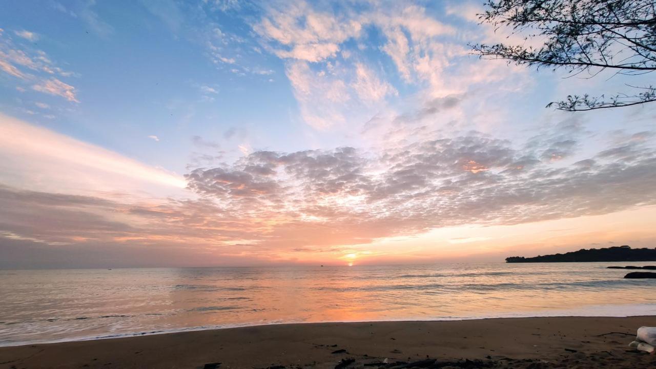 Surf Beach Hotel Arugam Bay Esterno foto