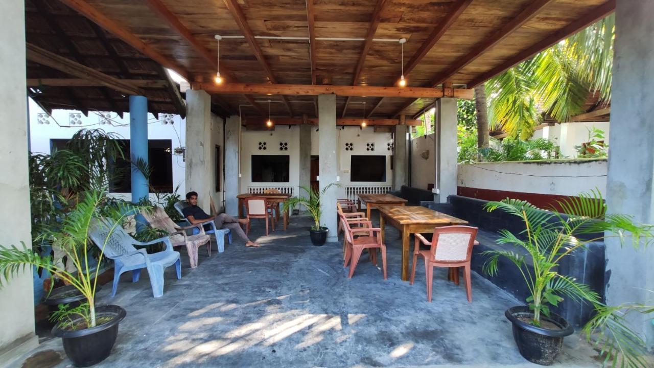 Surf Beach Hotel Arugam Bay Esterno foto