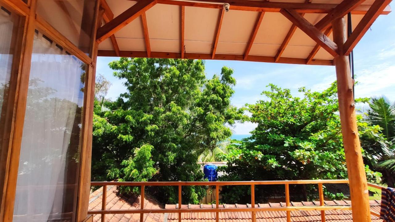 Surf Beach Hotel Arugam Bay Esterno foto
