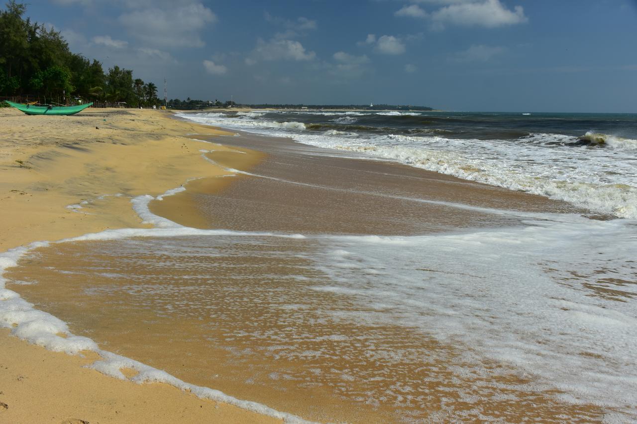 Surf Beach Hotel Arugam Bay Esterno foto